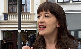 Die Vorsitzende der Bundestagsfraktion der Partei „Die Linke“ bei ihrem Auftritt auf dem Alten Markt in Herford. - Matthias Bungeroth