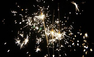 Der Verkauf von Feuerwerk zu Silvester ist gestoppt. Aber Wunderkerzen sind ja auch ganz schön. - Emma/Pixabay
