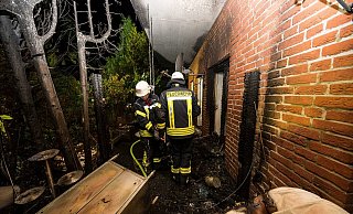 Teil einer Serie? Bei dem Brand an einem Mehrfamilienhaus am Fritz-Meister-Weg ist ein technischer Defekt als Ursache nicht ausgeschlossen, sagt der Brandsachverständige. - CHRISTIAN MATHIESEN