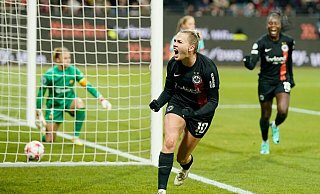 Laura Freigang reiste von der DFB-Auswahl wegen einer Schulterverletzung ab. - Uwe Anspach/dpa