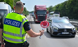 Die Bundespolizei hat im Zuge der umfassenden Grenzkontrollen zur Fußball-EM mehr als 1,6 Millionen Menschen beim Grenzübertritt überprüft. - Patrick Pleul/dpa