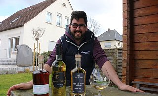 Leon Lauer sieht in hochqualitativem Honigwein viel Potenzial. Die Pandemie verlangsamt den Start des Jungunternehmers und seiner beiden Partner jedoch immer noch. - Judith Gladow