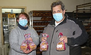 Die Inhaber Tanja und Sascha Rost stehen dort, wo Brot, Kekse, Stollen und Co. entstehen. In der Vorweihnachtszeit verbringen die Bäcker die eine oder andere Stunde mehr in der Backstube. - Anthea Moschner