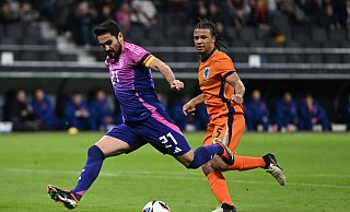 Was passiert mit Kapitän Ilkay Gündogan (l) nach der Rückkehr von Leader Toni Kroos? - Arne Dedert/dpa