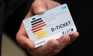 Kurz vor der Bundestagswahl ist eine Debatte des Deutschlandtickets entbrannt. Auch im Kreis Höxter wird sie geführt. - Boris Roessler/dpa