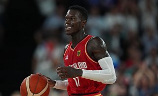 Dennis Schröder hat sich für gleiche Prämien für Männer und Frauen eingesetzt. - Marcus Brandt/dpa