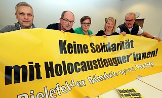 Das Bündnis gegen Rechts betont, dass Faschisten am 9. November nicht hinnehmbar sind. Unterzeichner der Mitteilung sind (v.l.) Michael Gugat, Klaus Rees, Friederike Vogt, Wiebke Esdar und Matthias Blomeier. - Wolfgang Rudolf