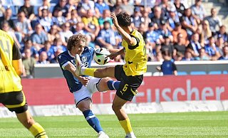 Kampf der Kapitäne: Dortmunds 23-Jähriger Spielführer Ayman Azhil (r., hier gegen Mael Corboz) half auch schon in der Bundesliga-Mannschaft aus, ist aber eigentlich einer der etatmäßigen Drittligaspieler. - Oliver Krato