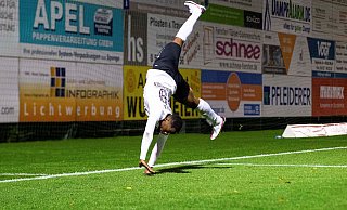 Ba-Muaka Simakala gehörte beim 4:0-Sieg gegen Homberg zu den auffälligsten Rödinghausern – nicht nur wegen seines Torjubels. - Noah Wedel