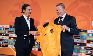 Ronald Koeman will mit der Niederlande zum 4-3-3-System zurückkehren. - Peter Dejong/AP/dpa