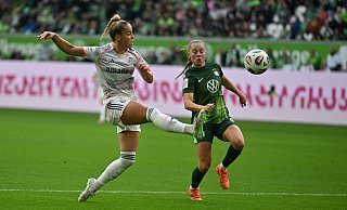 Energisch: Bayern-Star Giulia Gwinn (l). - Swen Pförtner/dpa