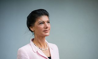 Sahra Wagenknecht freut sich über den bisherigen Erfolg ihrer Partei. - Oliver Dietze/dpa