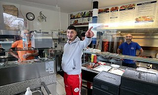 Manche Imbissbetreiber lassen sich von dahergelaufenen Räubern nicht beeindrucken. - Wolfgang Rudolf