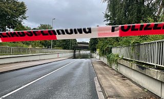 Die Unterführung an der Osnabrücker Landstraße in Gütersloh steht aktuell unter Wasser und ist gesperrt. - Lena Vanessa Bleck
