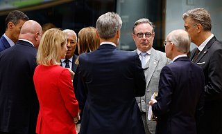 Der belgische Premierminister Bart De Wever forderte beim Gipfel Sicherheiten und gab letztlich auch sein OK. - Geert Vanden Wijngaert/AP/dpa