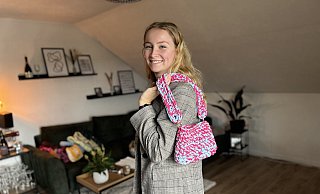 Yvonne Panofen ist eine Freundin von Mode-Accessoires und bunten Farben. - Tobias Barrelmeyer