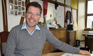 Der Bürgermeister der Stadt Nieheim, Rainer Vidal, hier in seinem Amtszimmer im Rathaus, will bei der Kommunalwahl doch noch einmal antreten. - Hermann Ludwig