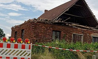 In einem baufälligen Haus fand ein Ehepaar fast 400.000 Deutsche Mark. (Symbolbild) - Archiv: Andreas Sundermeier