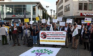 Erneut sehen zahlreiche, zumeist kurdische Bürger Bielefelds im Verhalten der türkischen Regierung einen Grund für öffentlichen Protest. - Jens Reichenbach