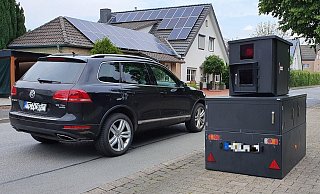 Der mobile Blitzer der Stadt Gütersloh wurde von NW-Lesern und Radio-Gütersloh-Hörern in einer gemeinsamen Aktion "Moneypenny" getauft. - Symbolfoto/Irja Most