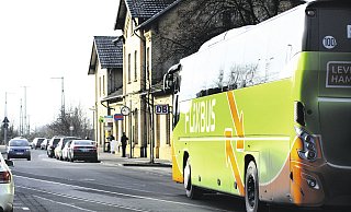 Noch halten die Fernbusse am Bahnhof Brackwede. Künftig sollen sie umziehen - nur wohin? - Susanne Lahr
