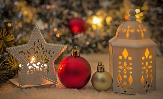 Vom klassischen Weihnachtsschmuck bis hin zu ausgefalleneren Basteleien gibt es auf dem Weihnachtsmarkt OWL allerhand zu entdecken. - Pixabay