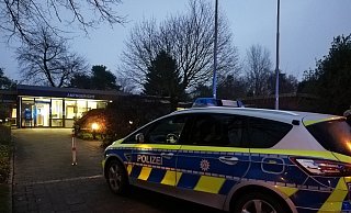 Großer Tumult vor dem Amtsgericht in Rahden. Espelkamper sollen einen Mann angegriffen haben. - Joern Spreen-Ledebur