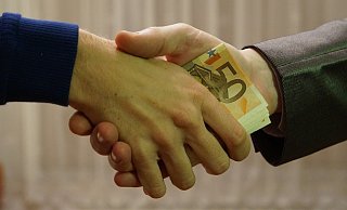 Bestechungsfall in Bielefelder Unternehmen. - Symbolfoto