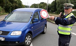 Zwei Tage lang kontrollierten die Polizeibeamten vermehrt die Verkehrsteilnehmer im Kreis Paderborn. - Wolfgang Rudolf (Archivbild)