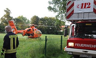 Die beiden Verletzten wurden von einem in der Nachbarschaft wohnenden Feuerwehrmann der Berufsfeuerwehr Gütersloh erstversorgt. - Thorsten Heß