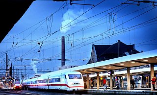 ICE hält am Bahnhof Bielefeld: Durch eine neue Trasse würde sich die Fahrzeit zwischen Bielefeld und Hannover von 46 auf 31 Minuten verkürzen.  - Sarah Jonek