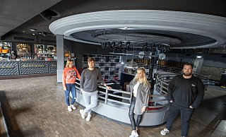 Auch das Cafe Europa bleibt weiterhin leer. Die Corona-Schließung ist eine schwierige Zeit für das Team um Franziska Peitzmeier (Betriebsleitung), Peter Daletzki (Betreiber), Emma Arlt und Sören Teismann. - Oliver Krato