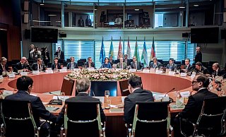 Bundeskanzler Olaf Scholz und Außenministerin Annalena Baerbock (beide hinten) empfangen die Staatschefs aus Kasachstan, Kirgistan, Tadschikistan, Turkmenistan und Usbekistan zum Zentralasien-Gipfel im Kanzleramt. - Kay Nietfeld/dpa