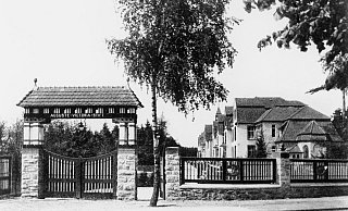 Das Auguste-Viktoria-Stift in Bad Lippspringe wurde nach Kriegsende 1945 zum Hospiz für sowjetische Kriegsgefangene. - Repro: Klaus Karenfeld