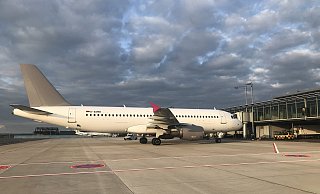 Das Vorfeld musste aufgrund der hohen Belastungen erneuert werden. Zudem machten Umweltauflagen den Schritt notwendig. - Paderborn-Lippstadt Airport