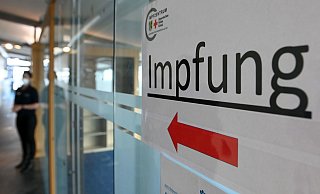 Die meisten Impfzentren in OWL laufen wieder auf vollem Betrieb. - Symbolfoto: AFP