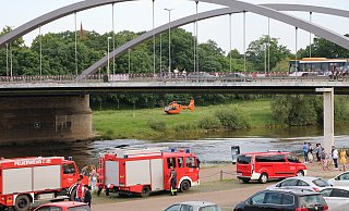 Mit einem Großaufgebot suchte die Feuerwehr in der Weser nach dem Vermissten. MT-Archivfoto: Nadine Schwan