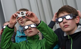 Am 29. März 2025 ist die partielle Sonnenfinsternis auch in Ostwestfalen-Lippe zu sehen. - Uwe Zucchi/dpa
