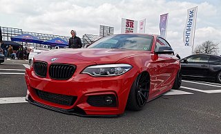 Auf den Parkdecks des Südring Centers präsentieren die Tuner ihre aufgemotzten Autos. - Karl Eigenbrodt