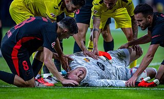 Torhüter Marc-André ter Stegen verletzt sich schwer im Knie. - Revierfoto/dpa