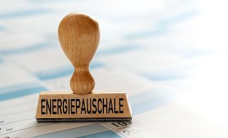 Die Ampel-Koalition hat sich zur Entlastung der Steuerzahler auf eine Pauschale von 300 Euro geeinigt. - picture alliance / CHROMORANGE