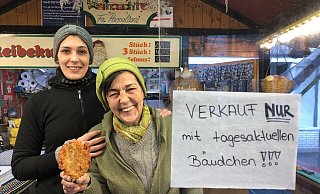 Ulla Parpalioni und Ziehtochter Malin Wulff haben nach einigen Querelen mit Kunden nun deutliche Schilder in mehrfacher Ausführung geschrieben. - Nicole Sielermann
