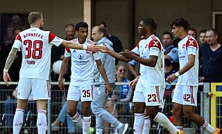 Nürnerbg jubelt nach dem Führungstreffer zum 1:0. - David Inderlied/dpa