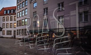 Gähnende Leere herrscht seit Wochen in einem einst beliebten Treffpunkt in der Altstadt. Jetzt ist das Interieur versteigert worden - zu einem Zehntel des festgesetzten Wertes. - Mike-Dennis Müller / www.mdm.photo