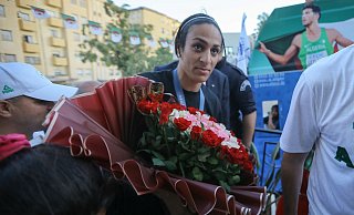 Geht gegen den Box-Verband World Boxing vor: Imane Khelif. (Archivbild) - Anis Belghoul/AP