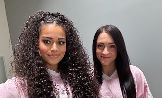 Die beiden Freundinnen Jessica Stefanus (l.) und Mila Bessonov aus dem Kreis Gütersloh kennen sich seit mittlerweile 15 Jahren. Nun eröffnen sie gemeinsam eine Tanzschule. - Privat