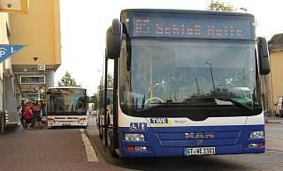 Die Linie 85 in Sürenheide - mit ihr lassen sich zahlreiche große Arbeitgeber erreichen. - Kreis Gütersloh