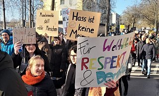 Überall gab es 2024 Demonstrationen für Vielfalt und Toleranz. Wie hier in Warburg. - Simone Flörke/Archiv Überall gab es 2024 Demonstrationen für Vielfalt und Toleranz. Wie hier in Warburg. - Simone Flörke/Archiv