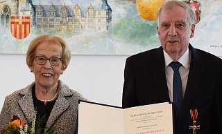 Freude über die Auszeichnung mit dem Bundesverdienstkreuz bei Norbert Schulte und seiner Frau Hildegard. - Kreis Paderborn