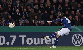 Traumtor aus der Distanz: Christopher Lannert trifft zum 1:0 für Bielefeld. - Friso Gentsch/dpa